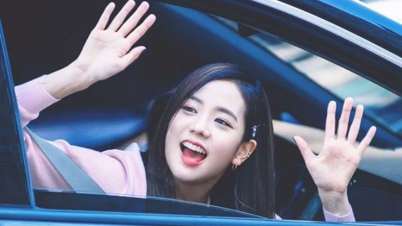 Khoảnh khắc Jisoo BLACKPINK với nụ cười rạng rỡ dễ thương